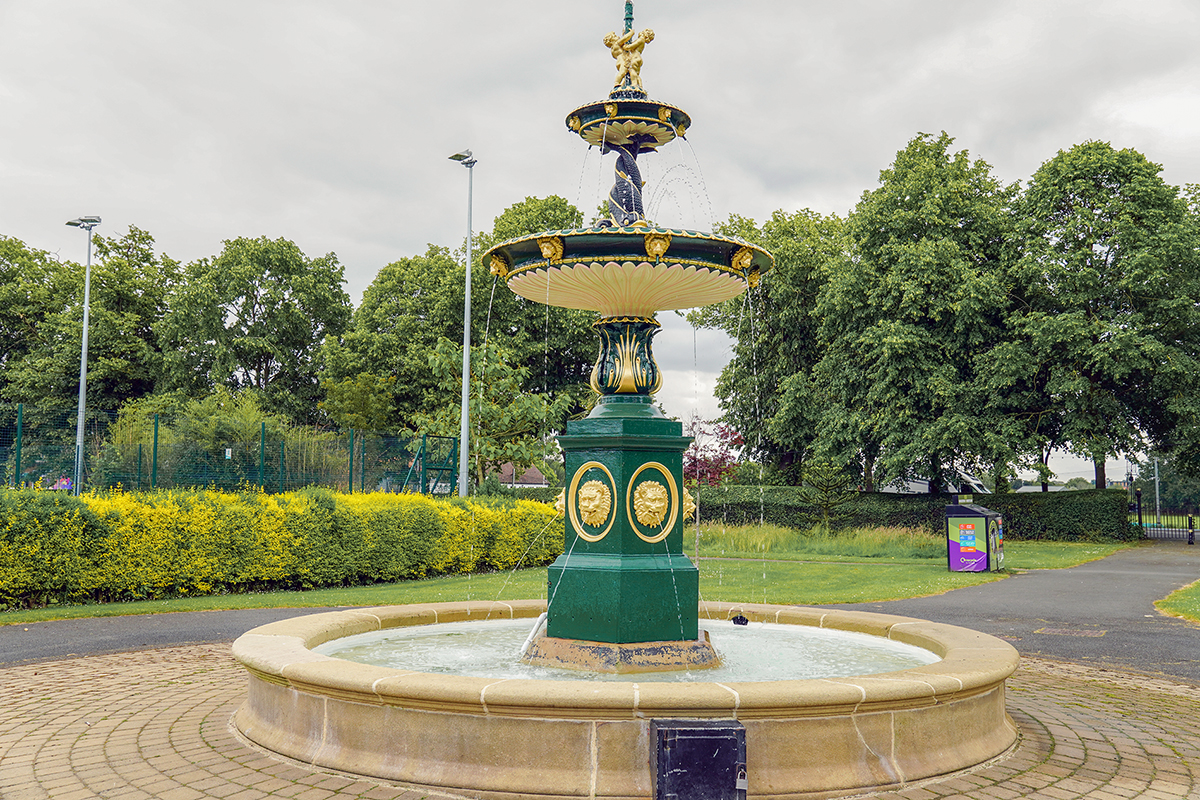 Cripplegate Park fountain - pained in green and gold