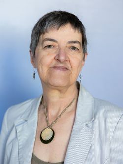 Head and shoulder photo of Lynn Denahm
