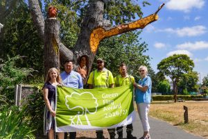 Celebrating the Green Flag award at Cripplegate Park are (L-R) Councillor Karen Lewing, Vice Chair of Worcester City Council’s Environment Committee; Worcester City Council parks staff Mark Worrall, Dave Whitworth, Graham Pratt and Denise Clarke, of the Friends of Cripplegate Park.