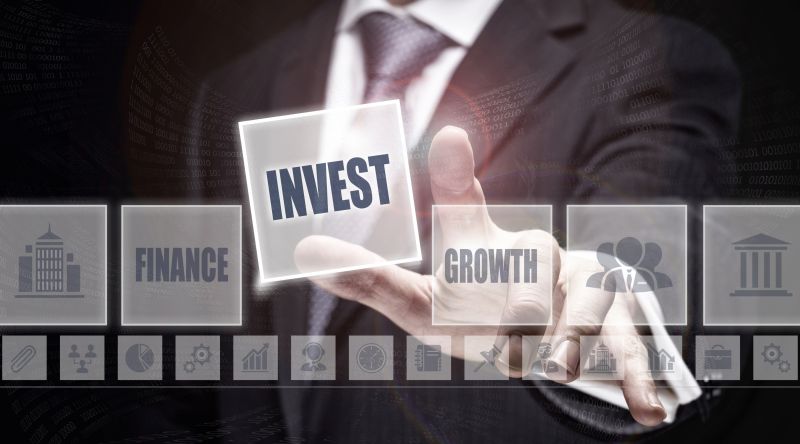 Man pointing to 'invest' tap