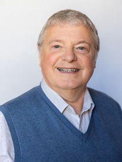 Head and shoulder photo of Alan Amos
